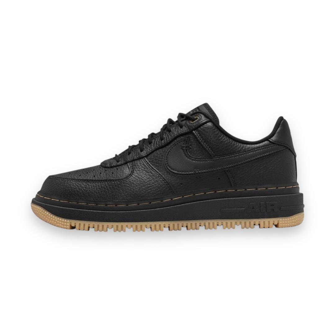 Nike Air Force 1 Low Luxe ""Schwarz Bucktan Gummi gelb""