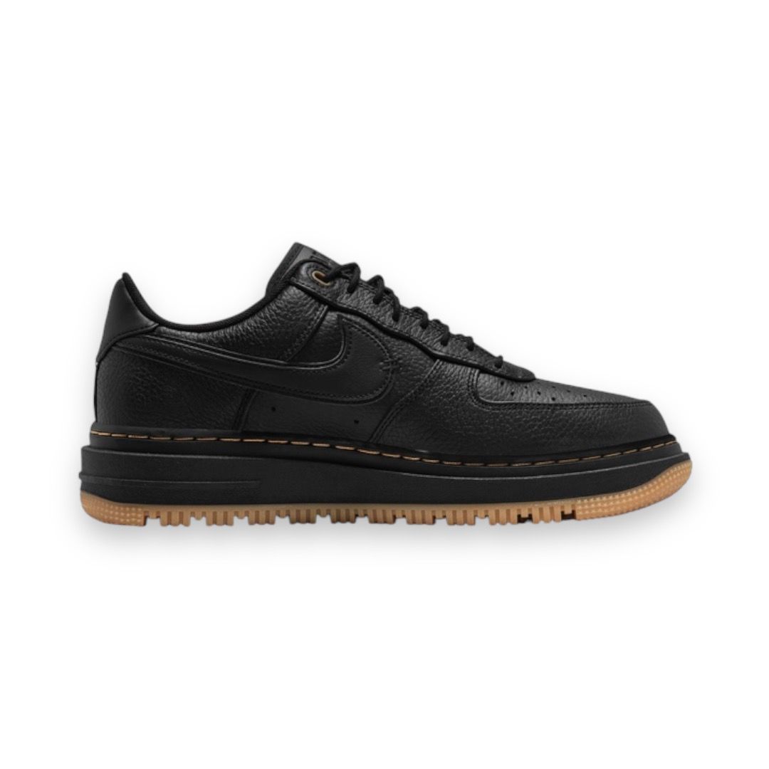 Nike Air Force 1 Low Luxe ""Schwarz Bucktan Gummi gelb""