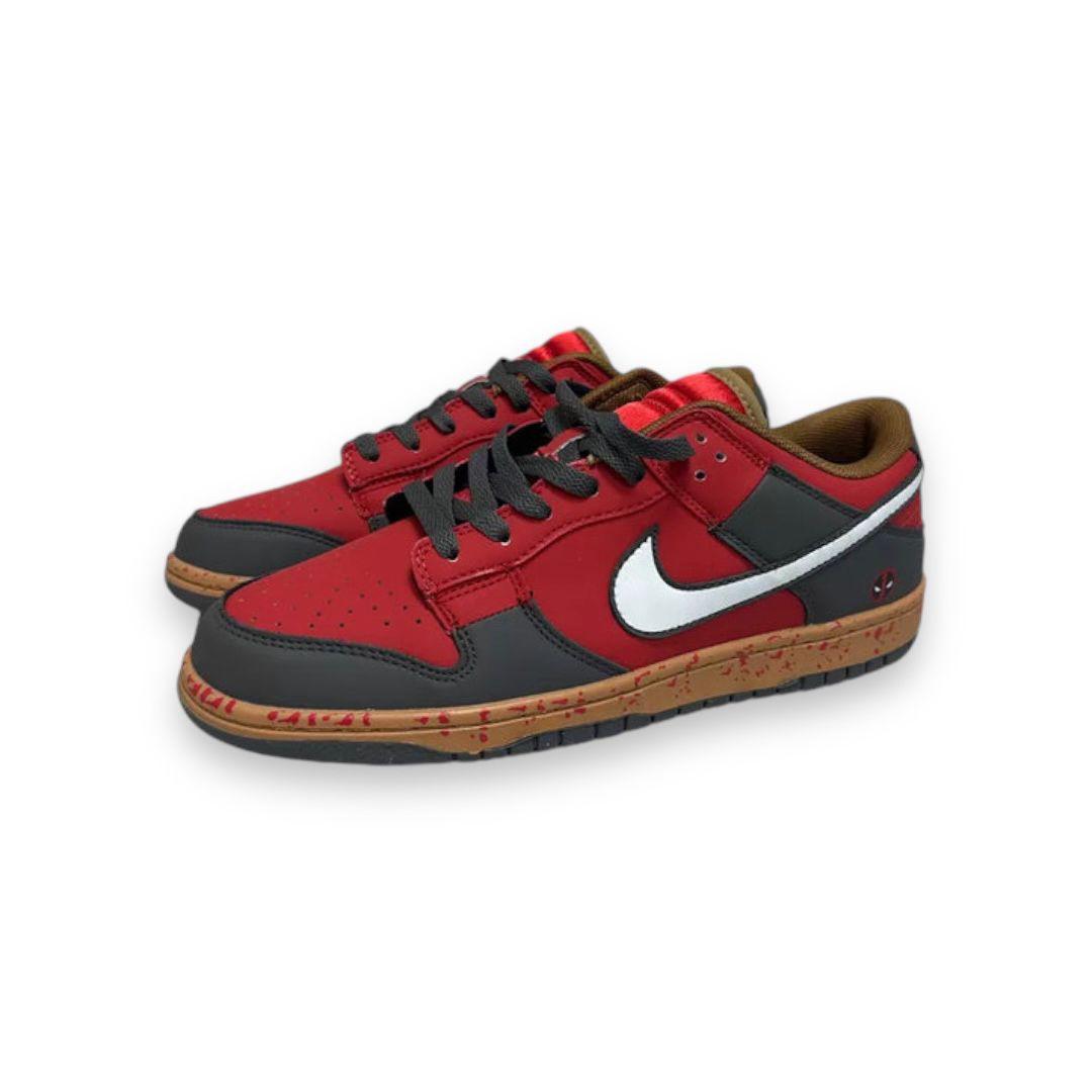 Nike SB Dunk Low "deadpool"